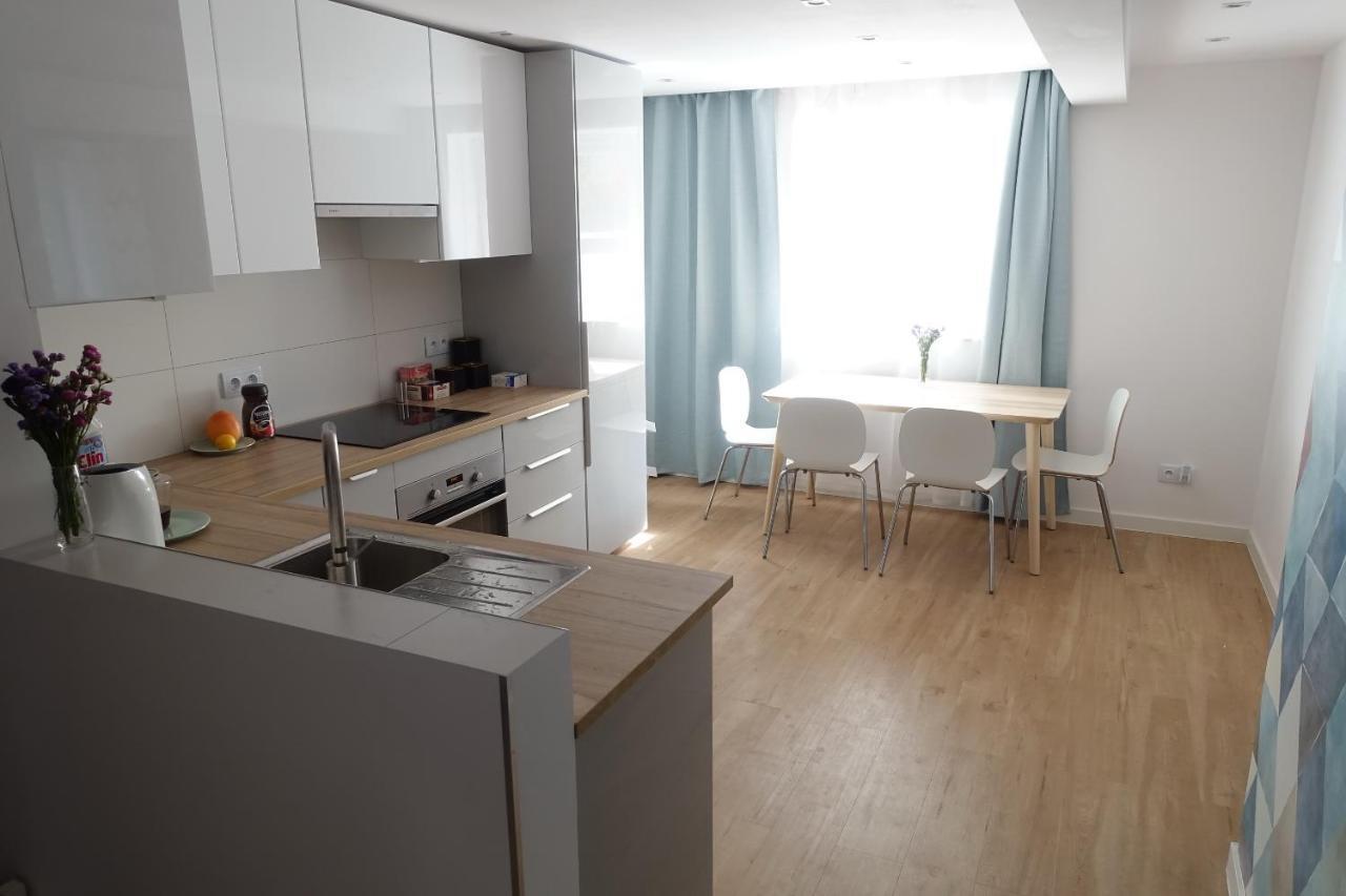 Three Rooms Apartment Krakow Bagian luar foto