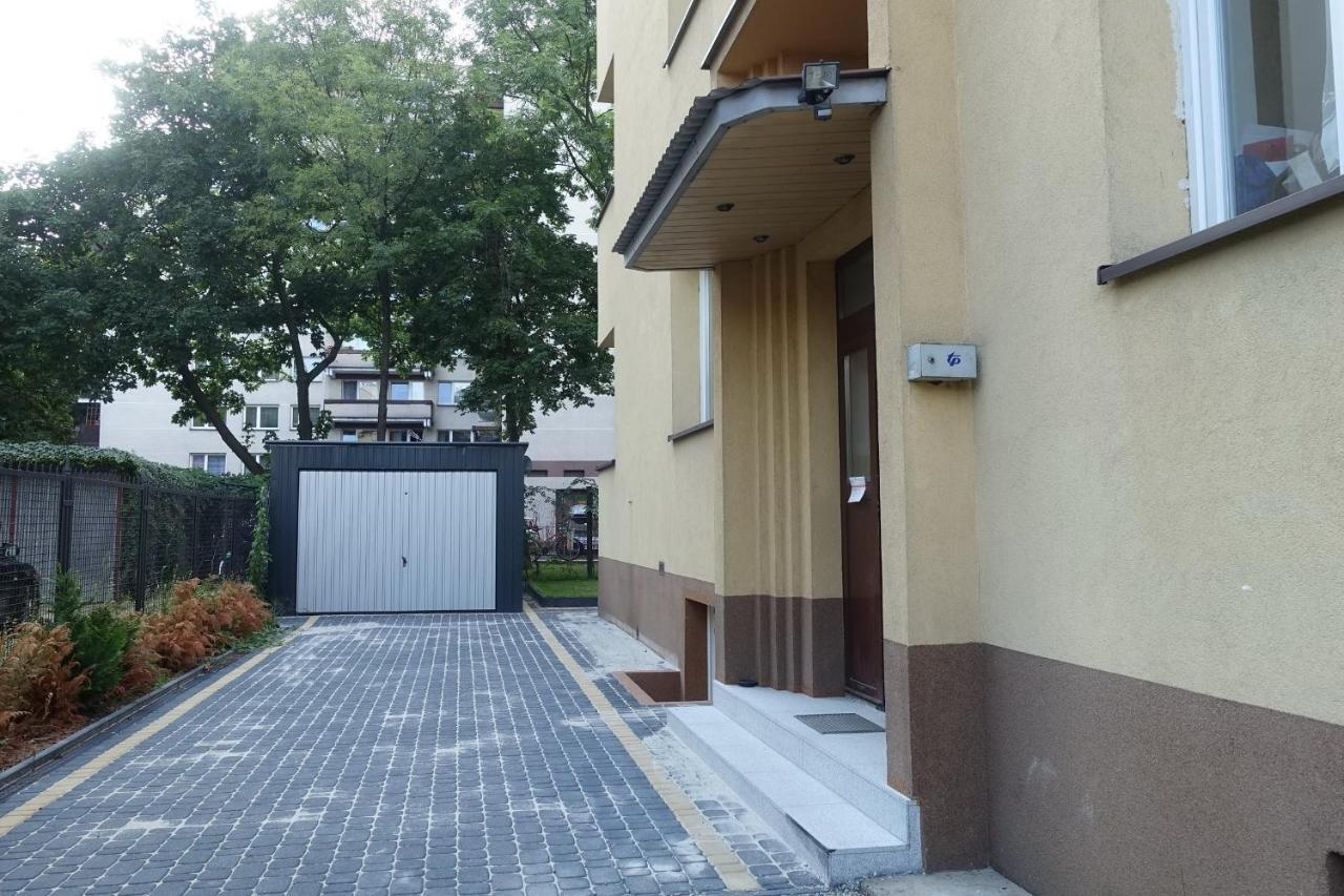 Three Rooms Apartment Krakow Bagian luar foto