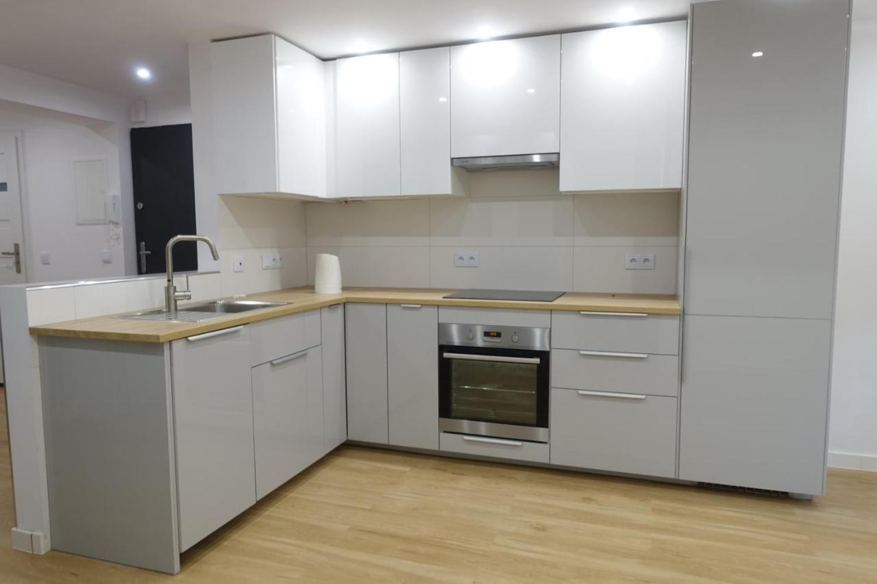 Three Rooms Apartment Krakow Bagian luar foto